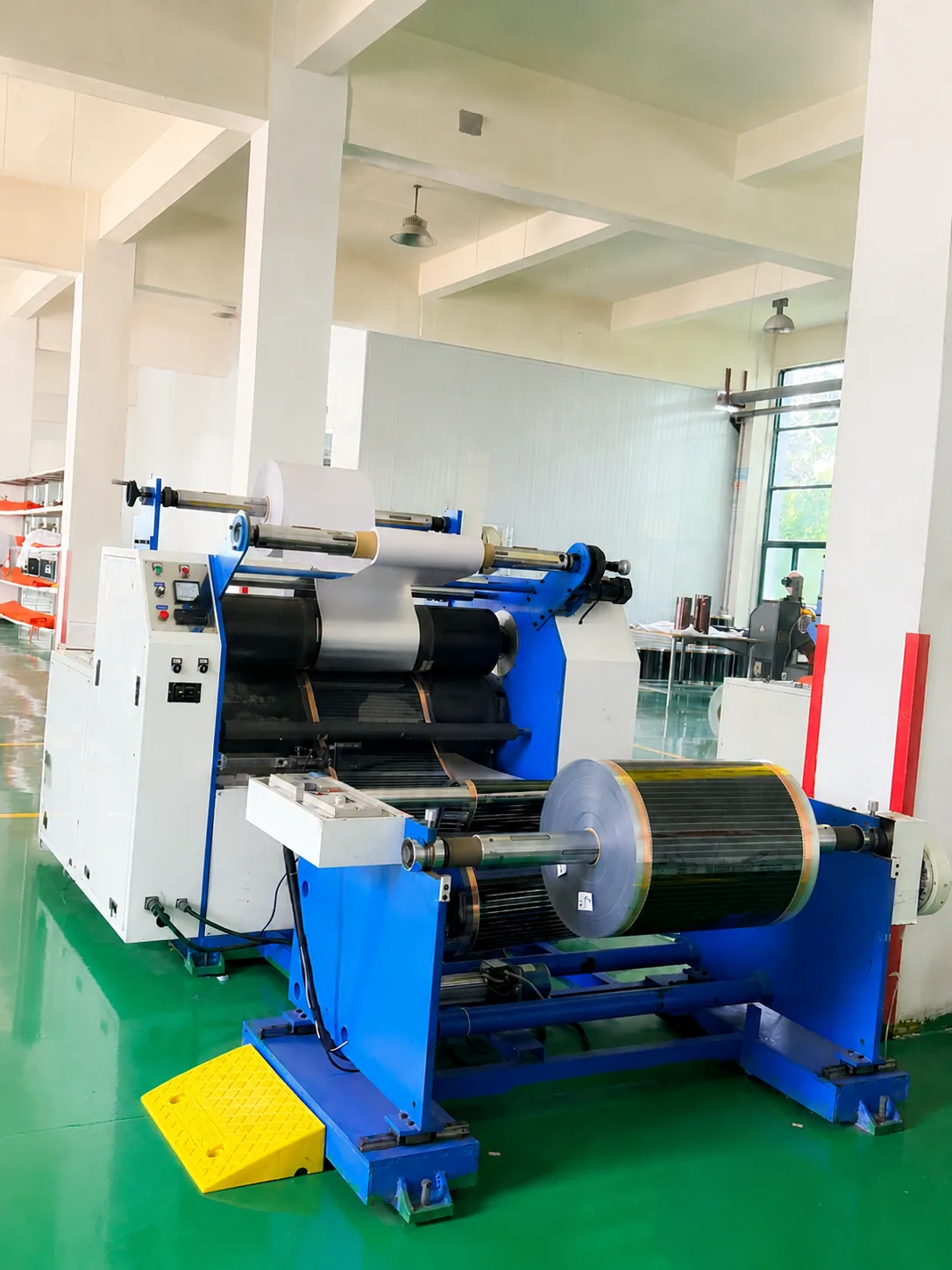 Graphene heating film lamination machine